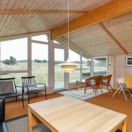 Three-bedroom Holiday In 1 *