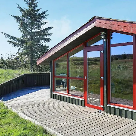 Ferienhaus Three-bedroom Holiday In 1 *