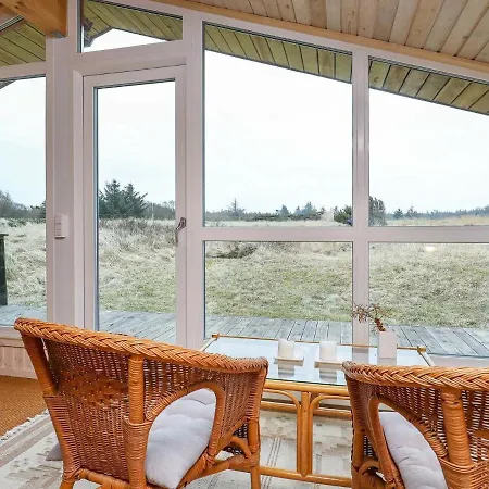 Ferienhaus Three-bedroom Holiday In 1