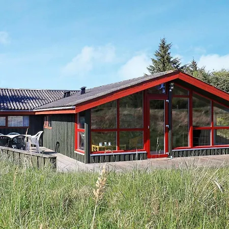 Ferienhaus Three-bedroom Holiday In 1
